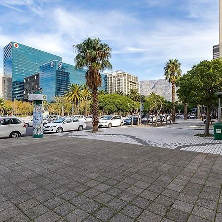 Wink Hotel- Next To Cticc & Best Tourist Location Kaapstad Buitenkant foto