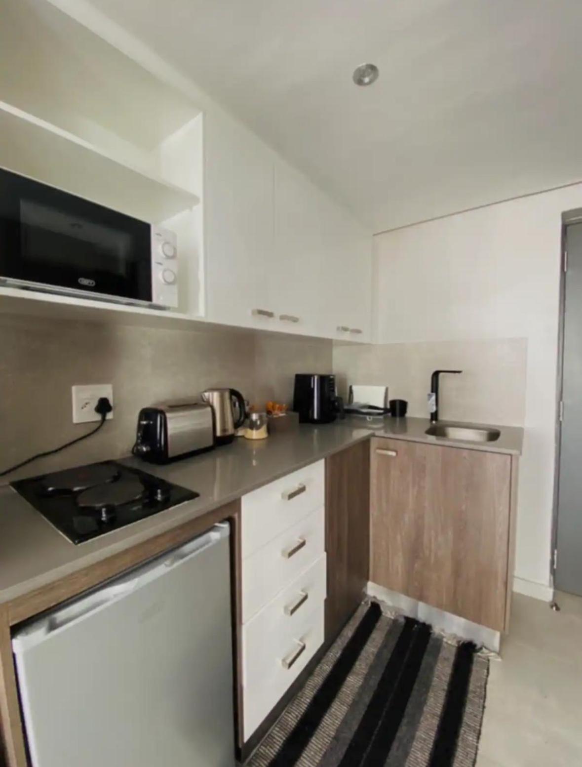 Wink Hotel- Next To Cticc & Best Tourist Location Kaapstad Buitenkant foto