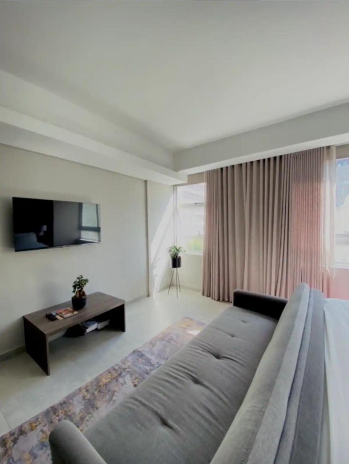 Wink Hotel- Next To Cticc & Best Tourist Location Kaapstad Buitenkant foto