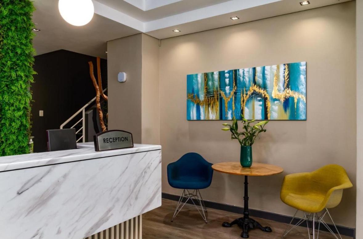 Wink Hotel- Next To Cticc & Best Tourist Location Kaapstad Buitenkant foto