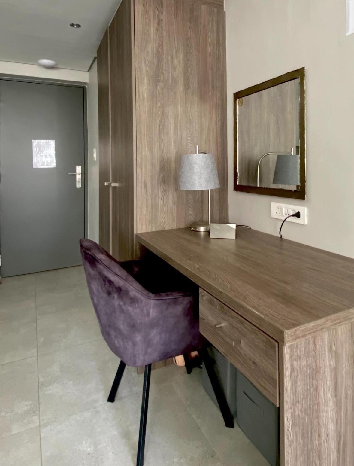 Wink Hotel- Next To Cticc & Best Tourist Location Kaapstad Buitenkant foto